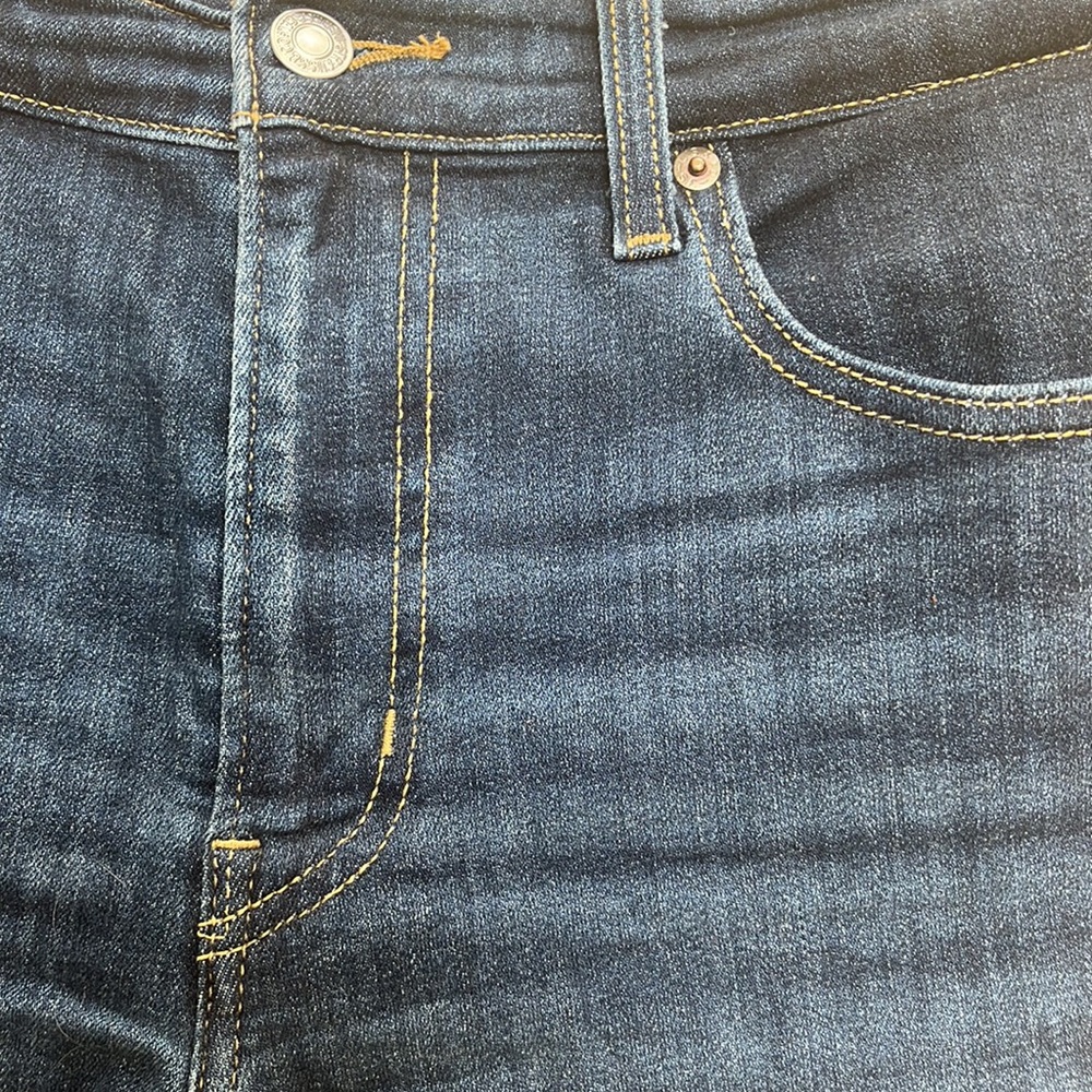 Levi’s - High Rise Shorts - Picture 5 of 8